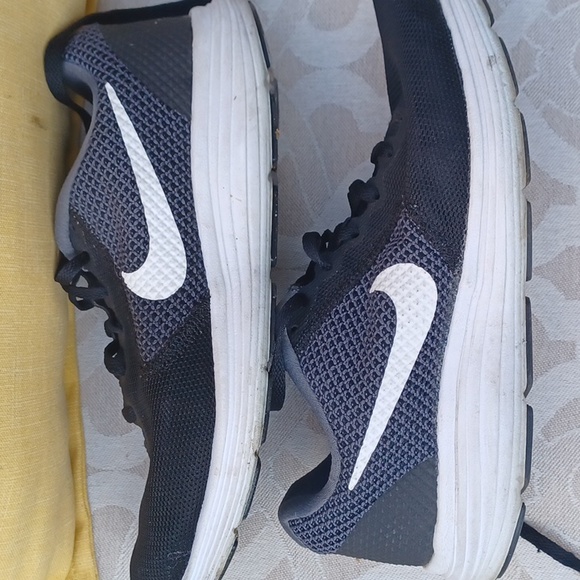 Nike Shoes - Nike ladies sz 8 sneaker